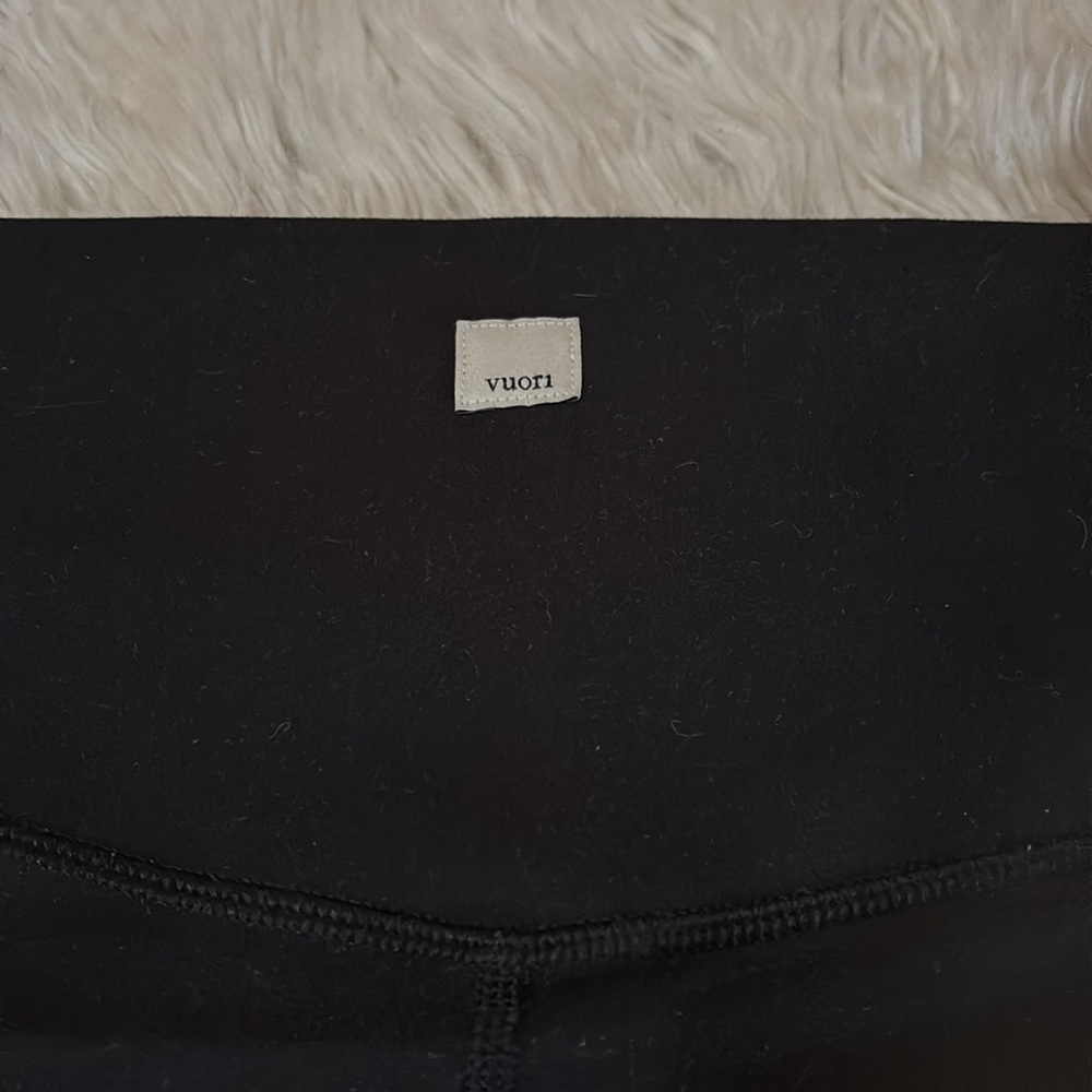 Vuori Women's Studio Pocket Black Leggings - Picture 4 of 5